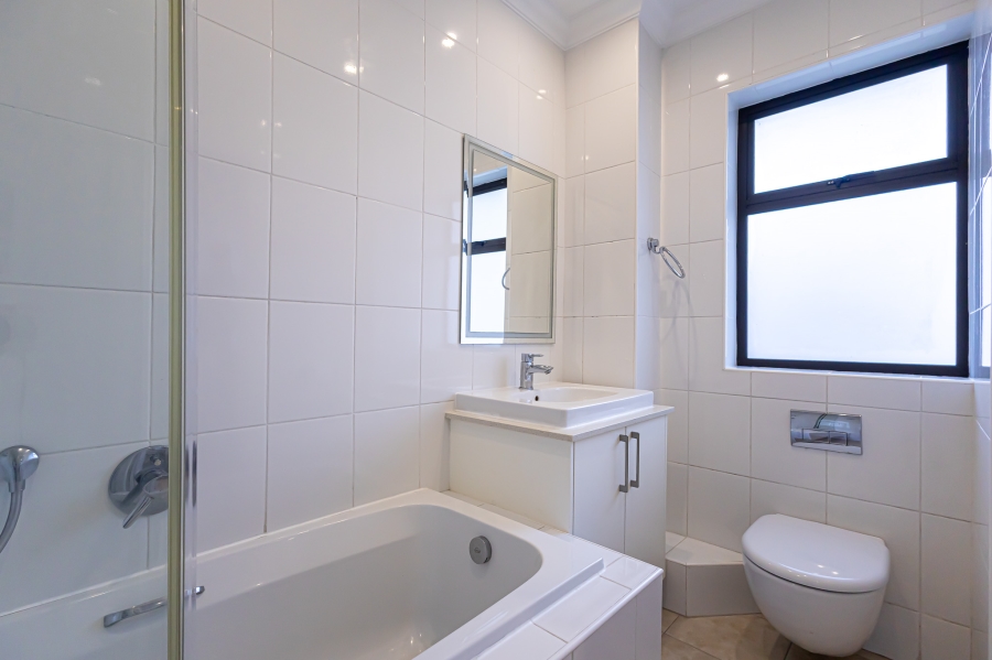 1 Bedroom Property for Sale in Sea Point Western Cape
